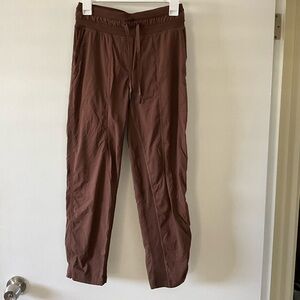 Lululemon Dance Studio Mid-Rise Crop 25" brown size 4. like new.